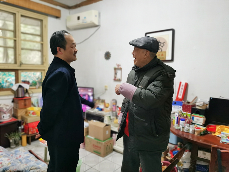 4、2月4日，，，，，汤向东慰问老向导易文林_副本_副本.jpg