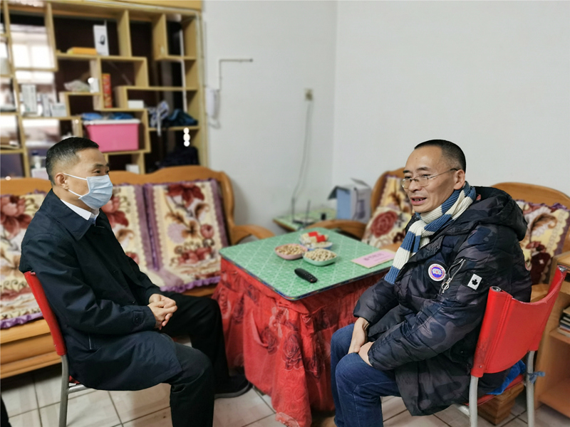 7、2月7日，，，，，向海清慰问难题职工邓泽聪_副本_副本.jpg