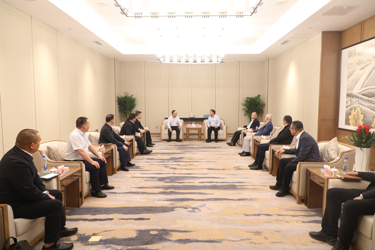 照片2：BB电子官网集团与甘肃公航旅集团签署战略相助协议.jpg